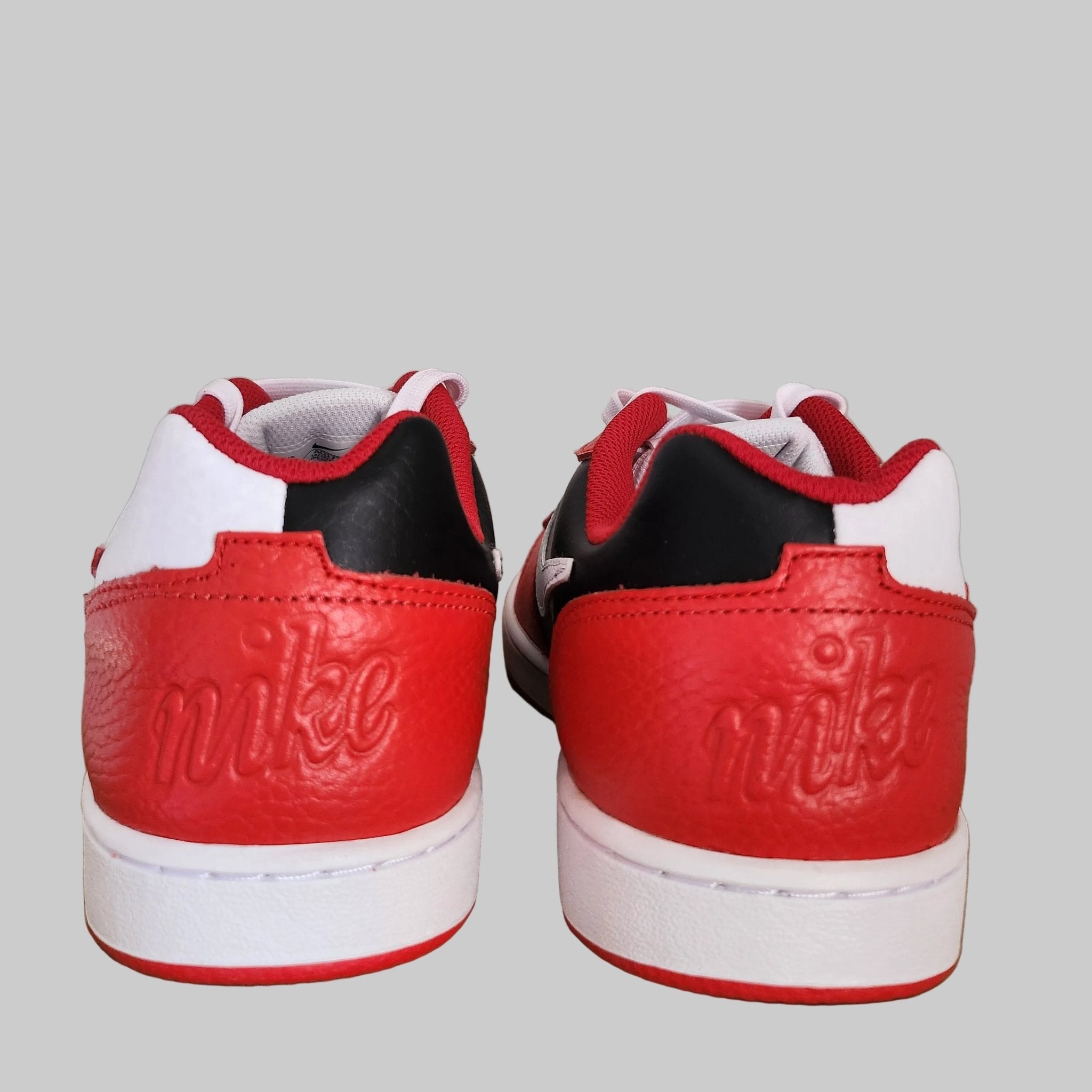 BASKET NIKE EBERNON LOW PREM AQ1774101STOCK - OUT SNEAKERSRouge44.5STOCK - OUT SNEAKERS