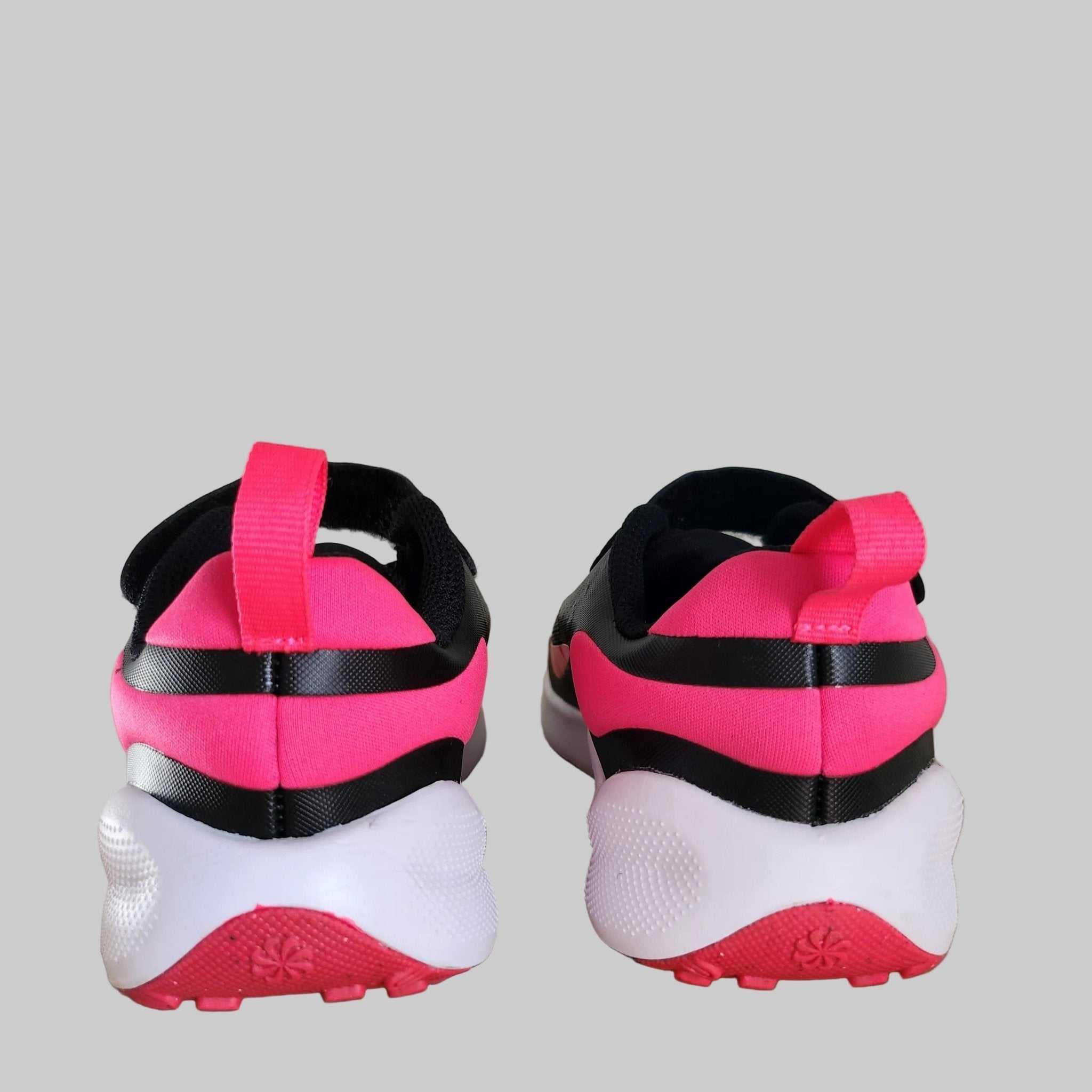 BASKET NIKE RÉVOLUTION 7 PSV FB7690002STOCK - OUT SNEAKERSNoir28.5STOCK - OUT SNEAKERS