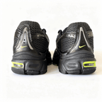 NIKE AIR MAX MOTO 2K SNEAKERS HOMMESTOCK-OUT SNEAKERSNOIR/VOLT/ETAIN MTLQ40STOCK-OUT SNEAKERS